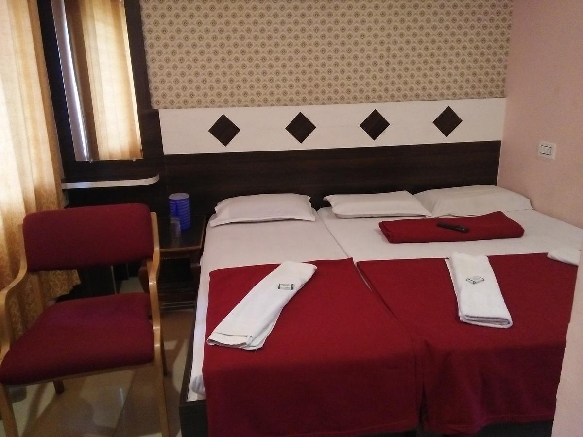 Hotel Sangeeth Lodging Майсуру Екстер'єр фото
