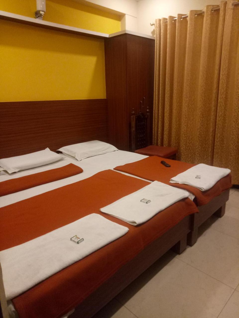 Hotel Sangeeth Lodging Майсуру Екстер'єр фото