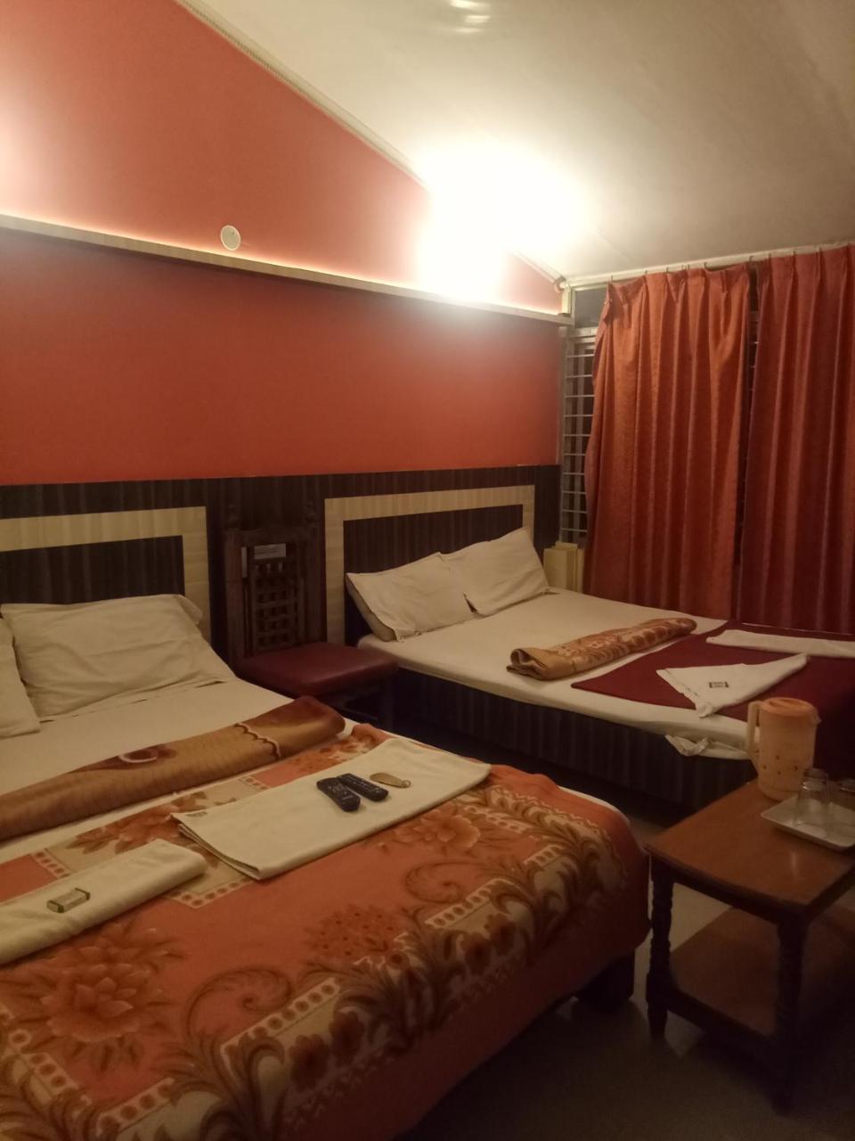 Hotel Sangeeth Lodging Майсуру Екстер'єр фото