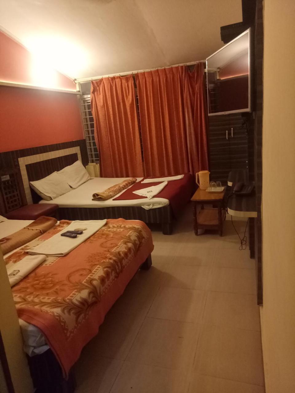 Hotel Sangeeth Lodging Майсуру Екстер'єр фото